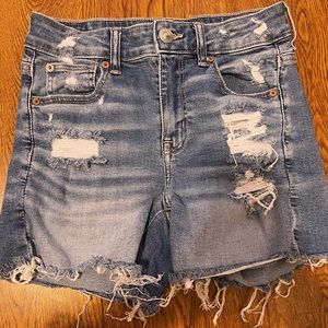 american eagle jean shorts // size: 2